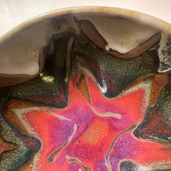 Handmade pottery bowl with handles - Picture 2 of 12